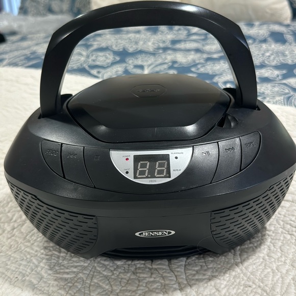 USED AM/FM/CD PLAYER BY JENSEN - Picture 1 of 6